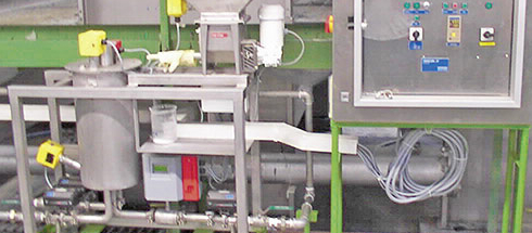 Dosing station for dyeing auxiliaries