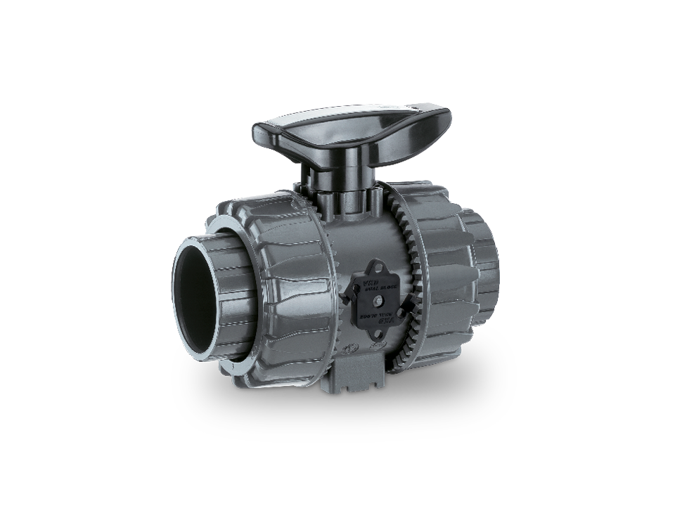 Válvula de esfera manual de plástico com mecanismo de cremalheira e pinhão e porcas de união - ideal para tratamento de água, produtos químicos e engenharia de processos.