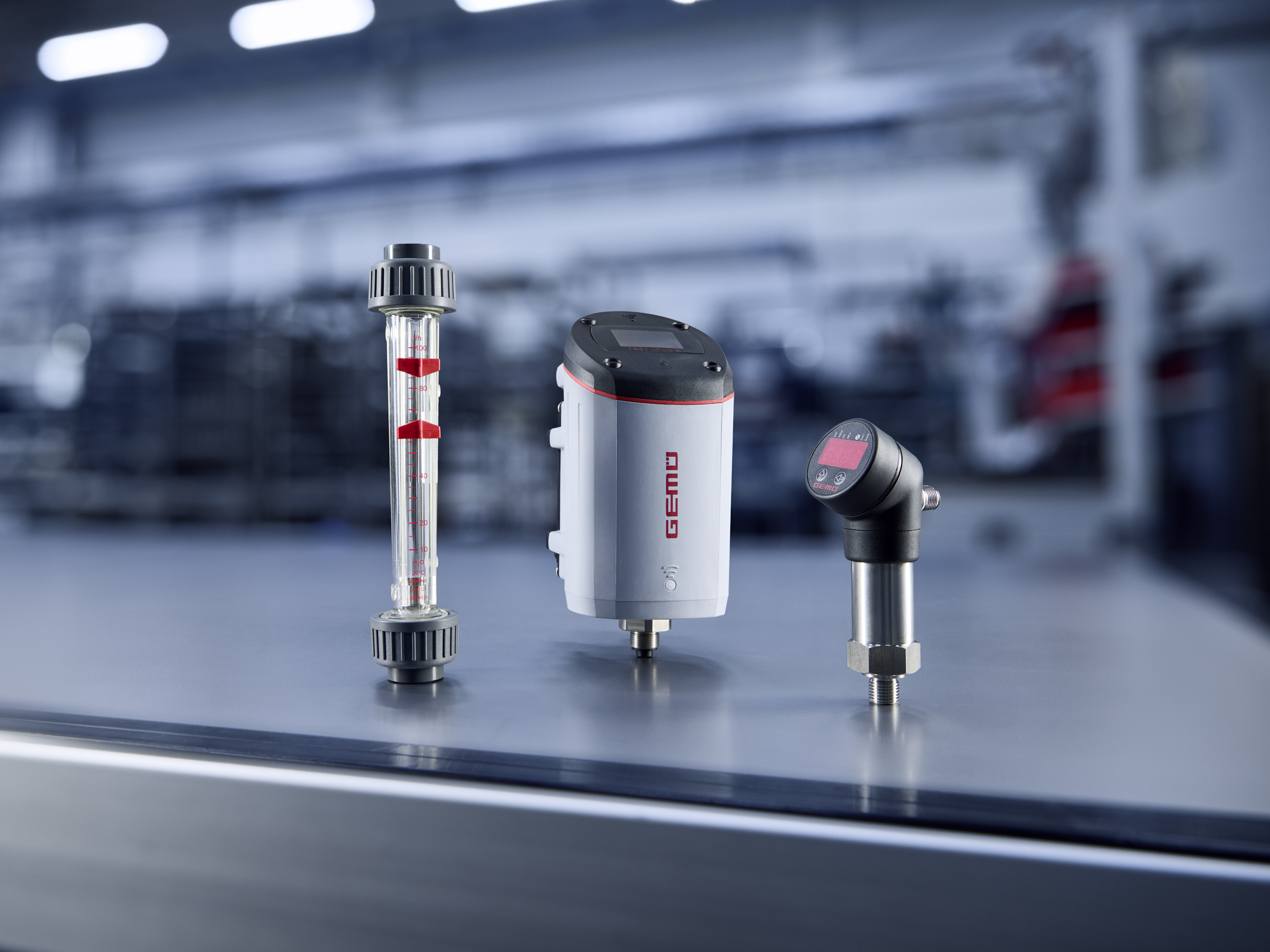 GEMÜ measurement and control technology with pressure sensor, position indicator, and flow indicator.