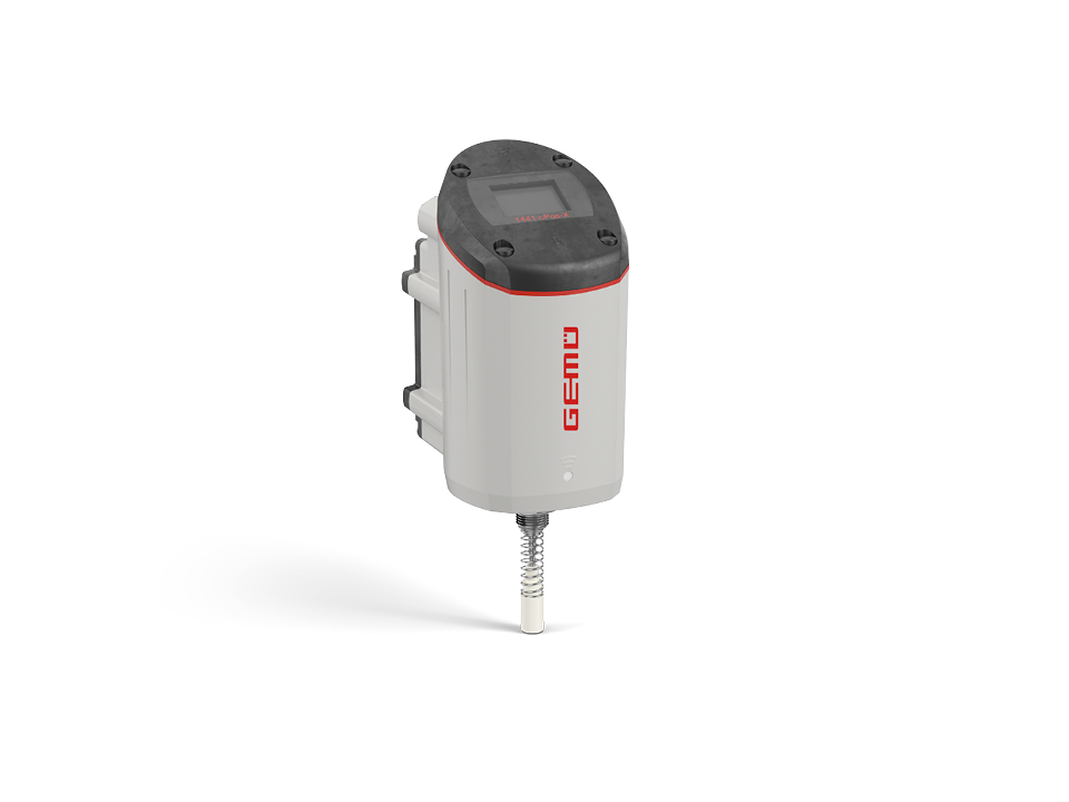 Positionneur et régulateur de process GEMÜ avec écran, logo rouge et tige de commande pour une commande précise des vannes dans les installations d'automatisation industrielle.