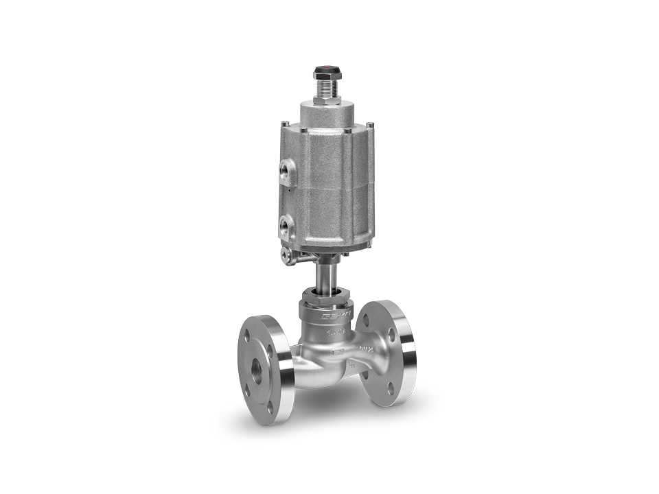 Seat valve with pneumatic stainless steel actuator and flange connections – ideal for automated industrial applications with liquids and gases.