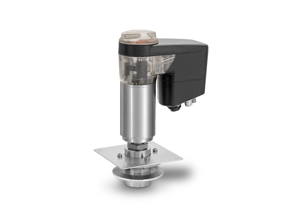 GEMÜ single-use valve with electrically operated stainless steel actuator, equipped with position indicator and clamp connection – ideal for sterile applications in the biopharmaceutical industry.