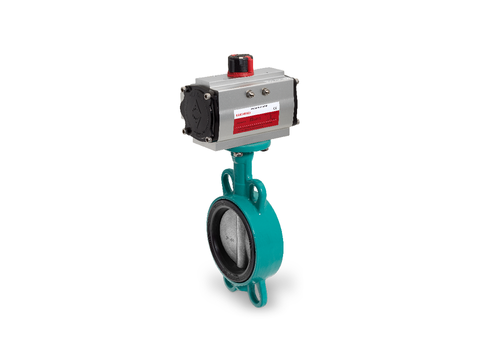 Pneumatically controlled butterfly valve with stainless steel disc, elastic seal and flange connection – ideal for water treatment, chemical and process engineering.