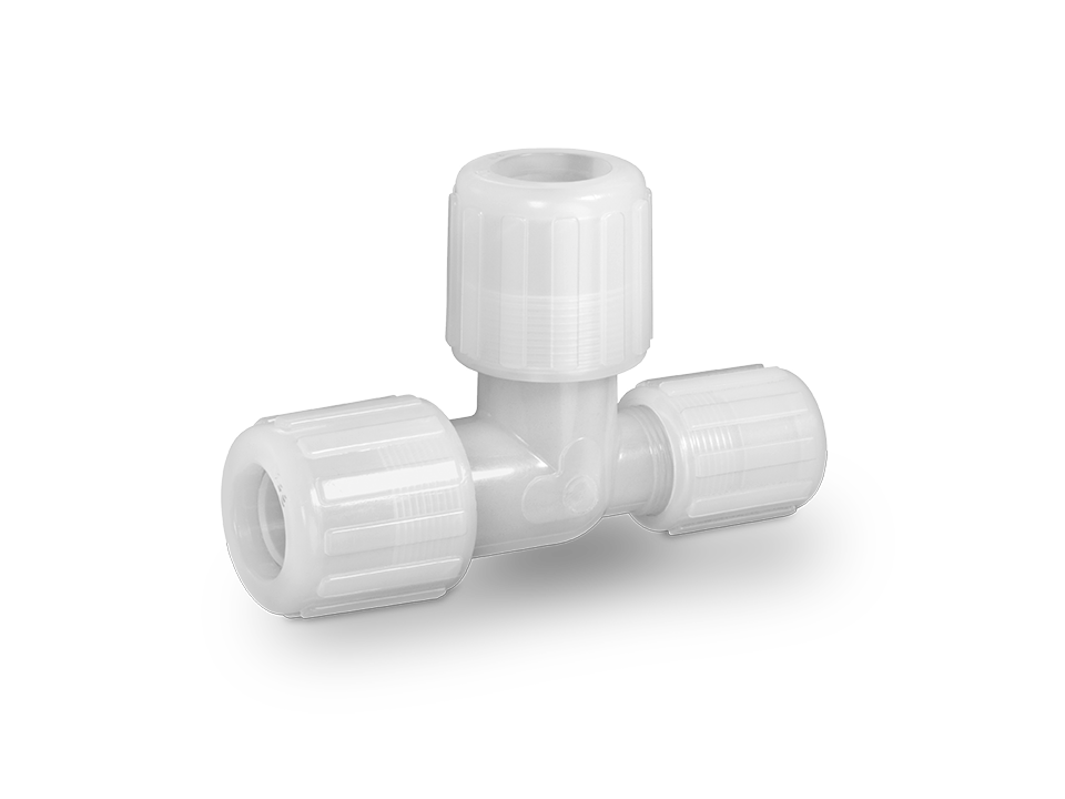 Raccord en T en plastique blanc avec trois raccords et écrous moletés pour des raccords de tuyaux sûrs, idéal pour les applications industrielles.